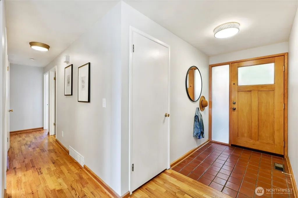 3927 SW Frontenac Street Seattle WA 98136