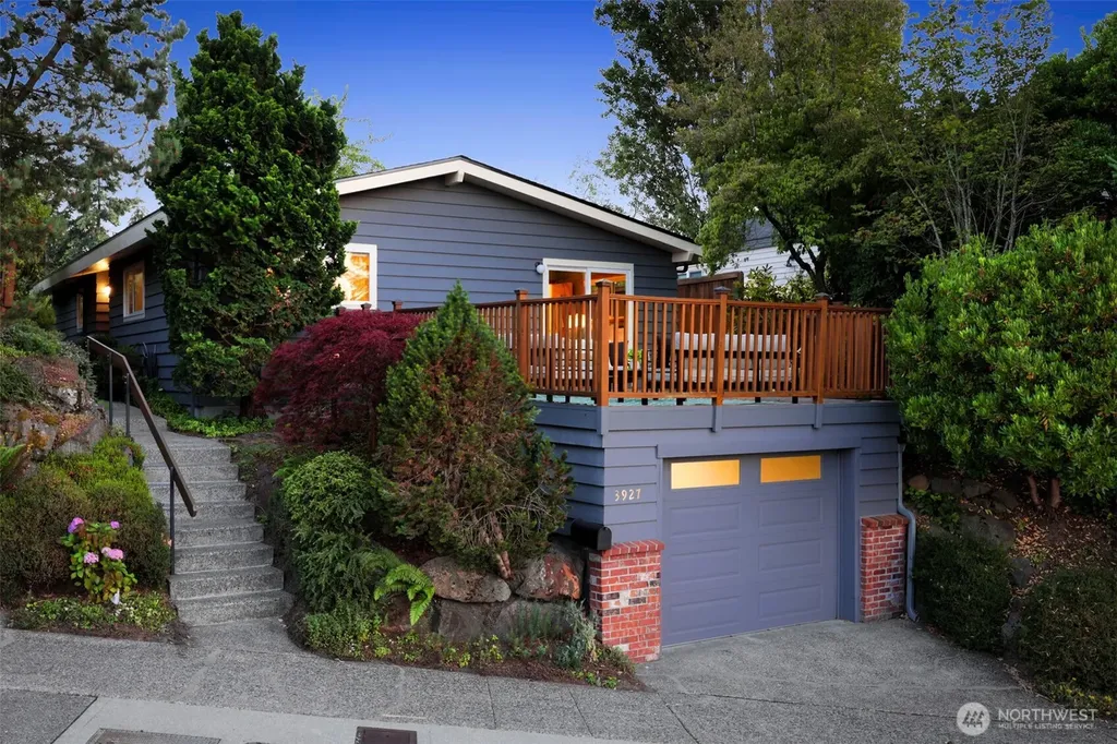3927 SW Frontenac Street Seattle WA 98136