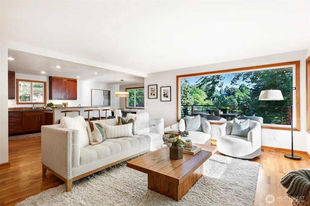 3927 SW Frontenac Street Seattle WA 98136