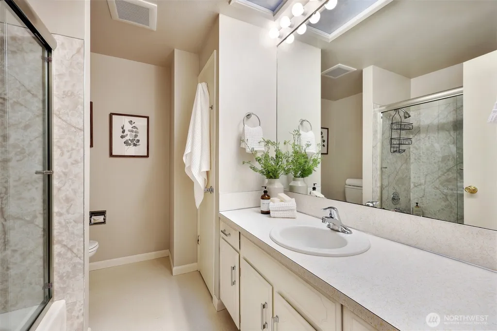3927 SW Frontenac Street Seattle WA 98136