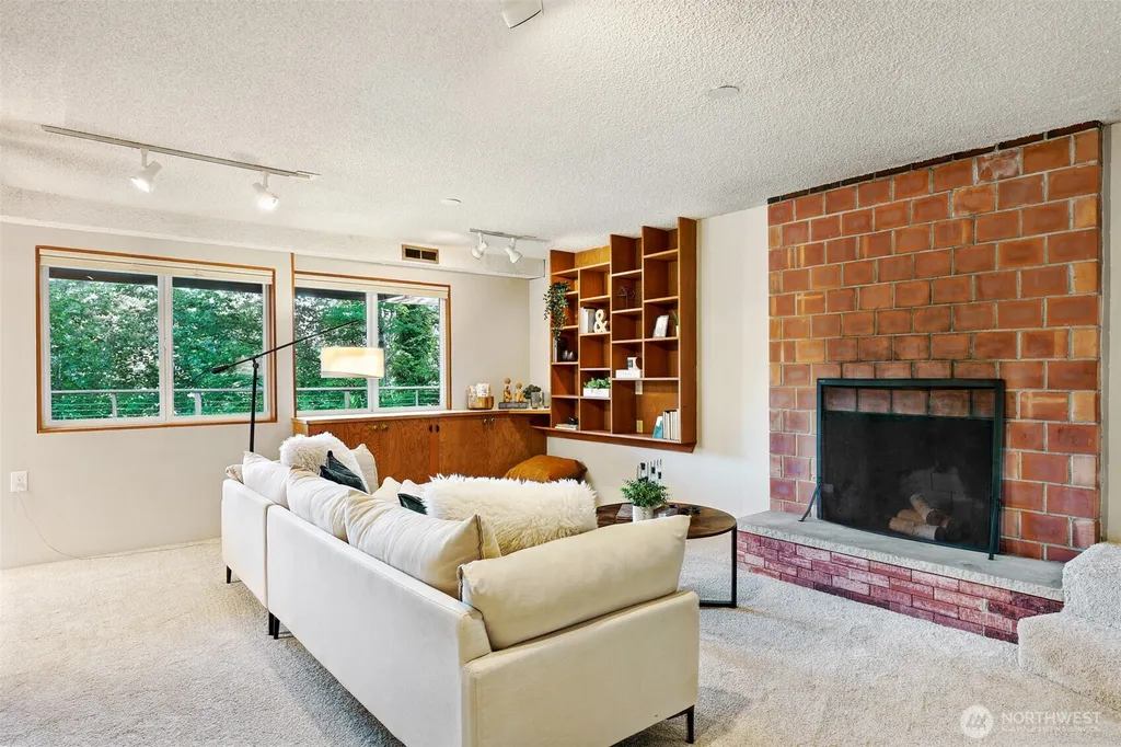 3927 SW Frontenac Street Seattle WA 98136
