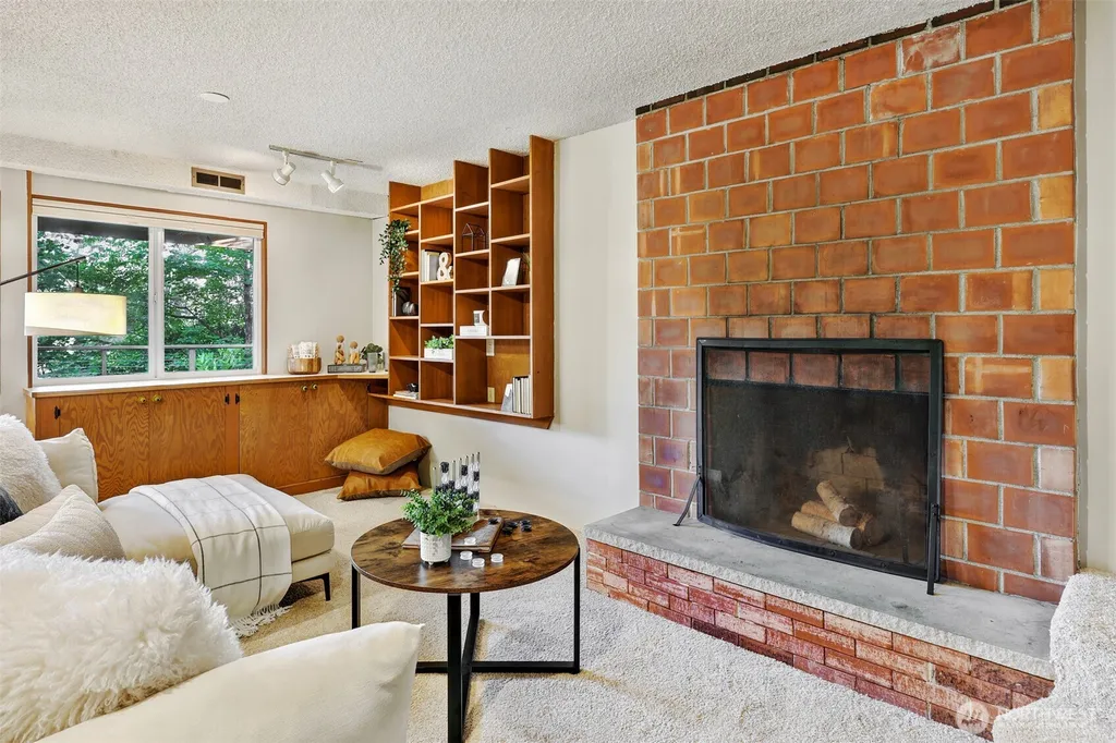 3927 SW Frontenac Street Seattle WA 98136