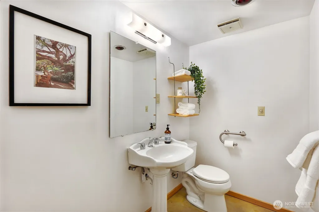 3927 SW Frontenac Street Seattle WA 98136