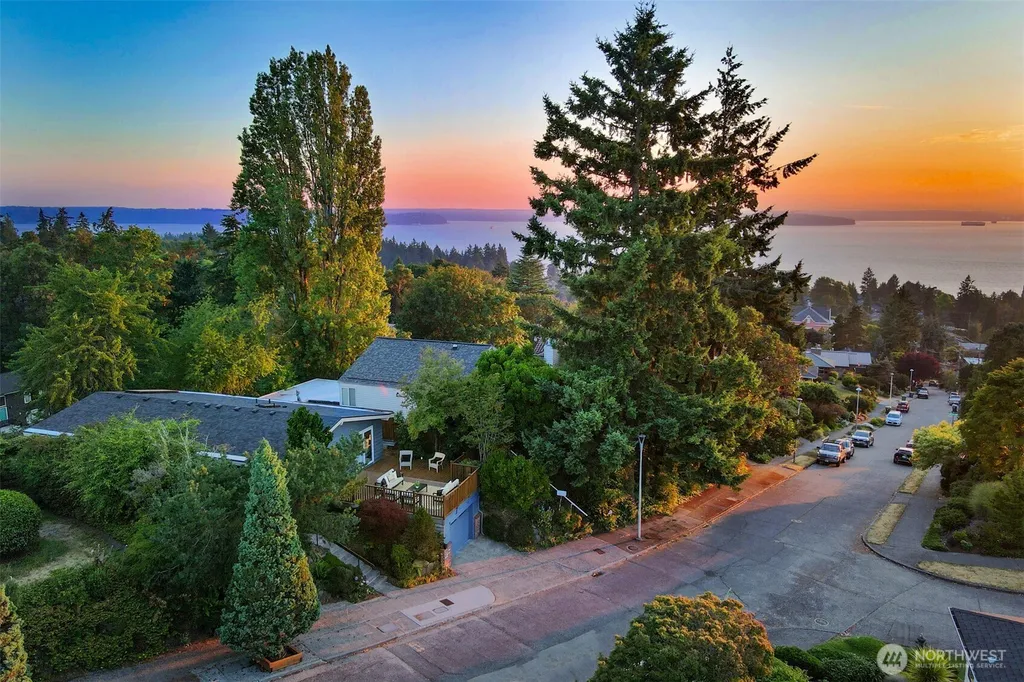 3927 SW Frontenac Street Seattle WA 98136