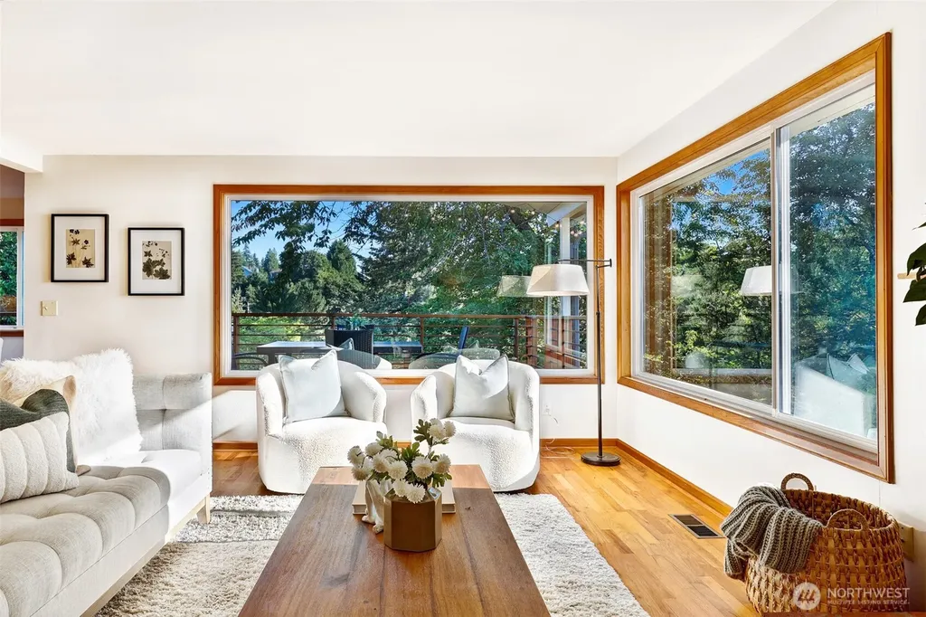3927 SW Frontenac Street Seattle WA 98136