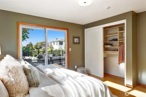 3927 SW Frontenac Street Seattle WA 98136