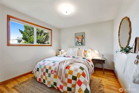 3927 SW Frontenac Street Seattle WA 98136