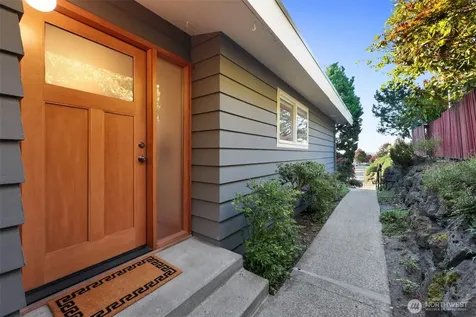 3927 SW Frontenac Street Seattle WA 98136