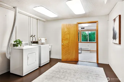 3927 SW Frontenac Street Seattle WA 98136