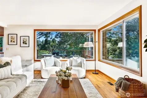 3927 SW Frontenac Street Seattle WA 98136