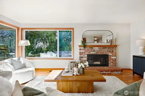3927 SW Frontenac Street Seattle WA 98136
