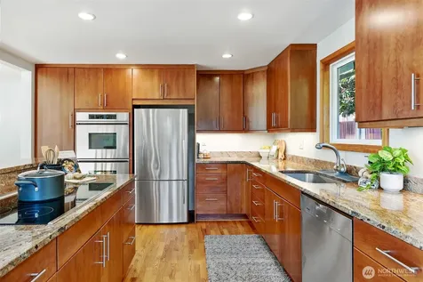 3927 SW Frontenac Street Seattle WA 98136