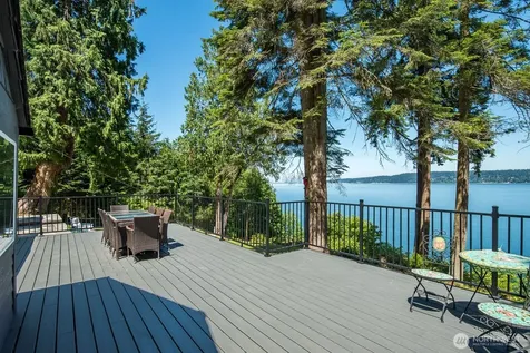 3365 Shoreline Drive Camano Island WA 98282