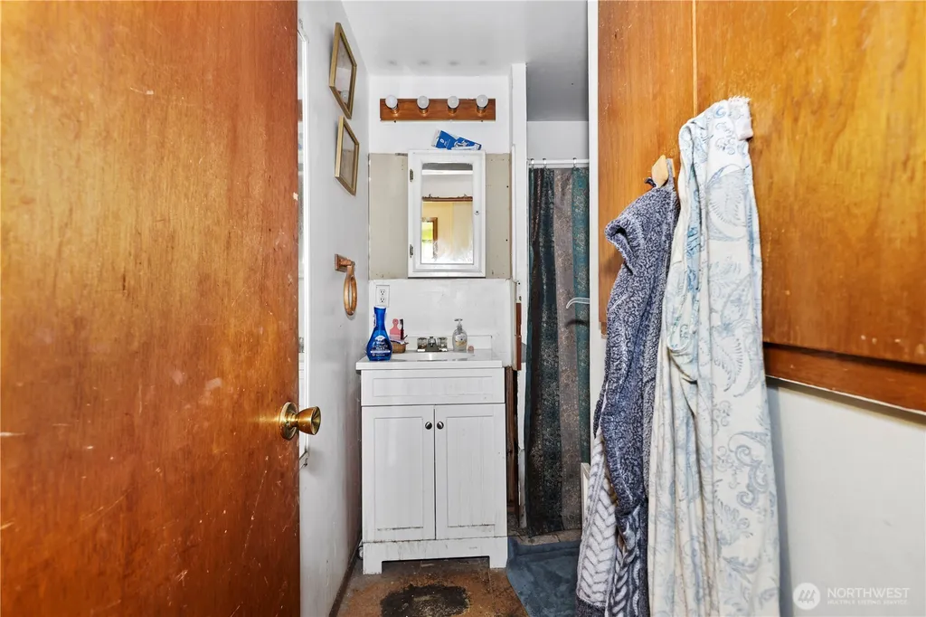 21515 16th Place W Lynnwood WA 98036
