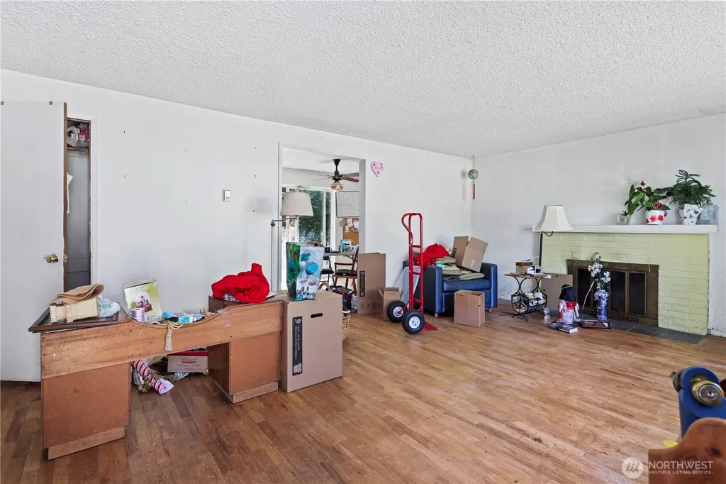 21515 16th Place W Lynnwood WA 98036