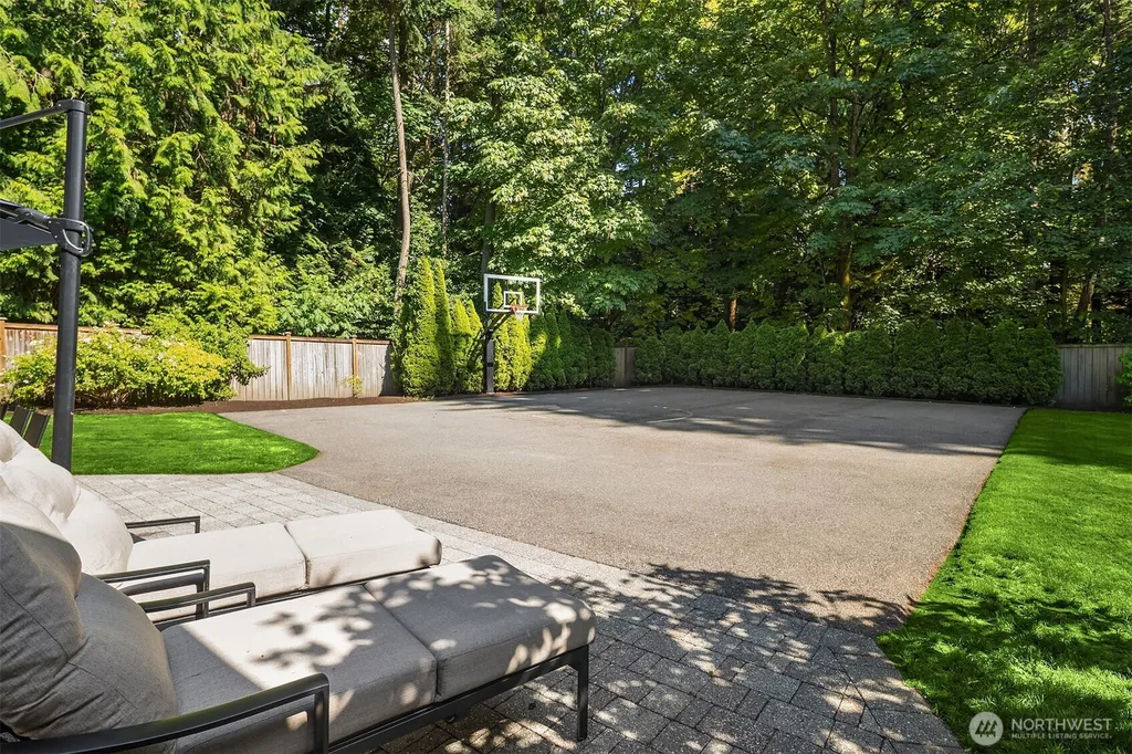 8902 196th Street SW Edmonds WA 98026