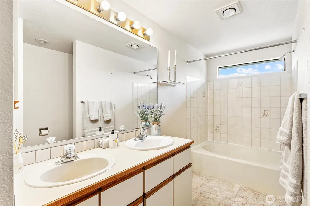 11306 101st Place NE Kirkland WA 98033