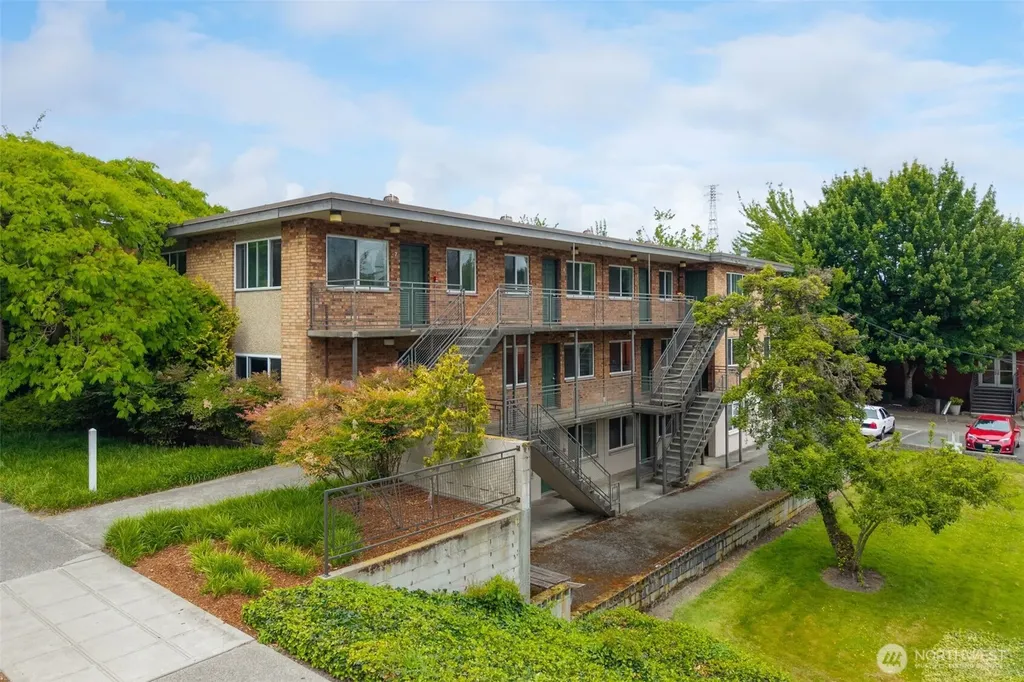 34 W Cremona Street Seattle WA 98119