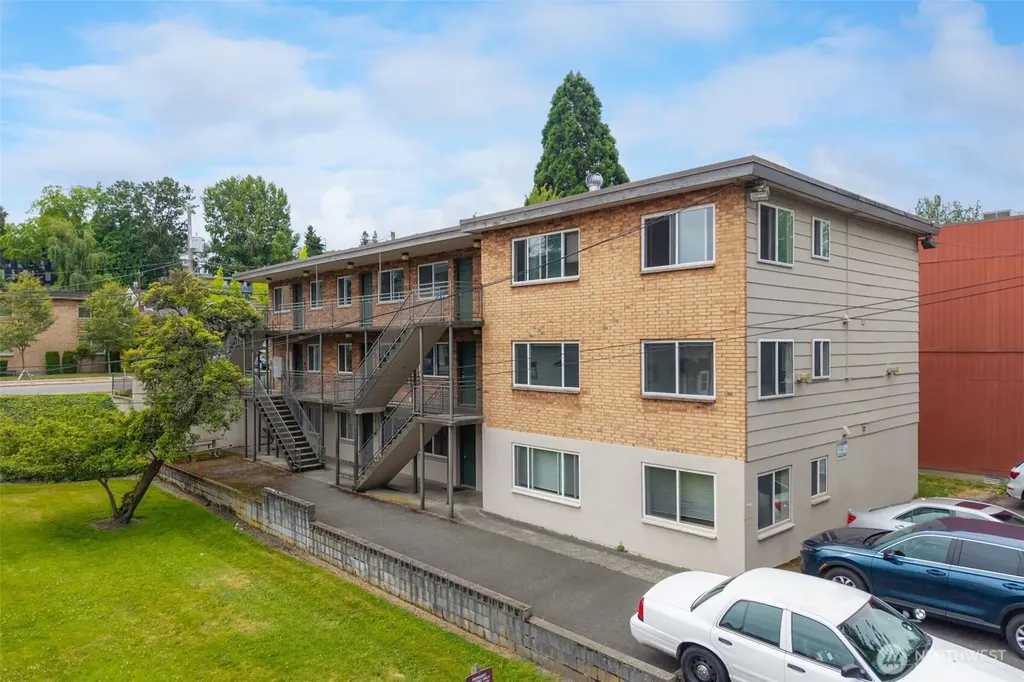 34 W Cremona Street Seattle WA 98119