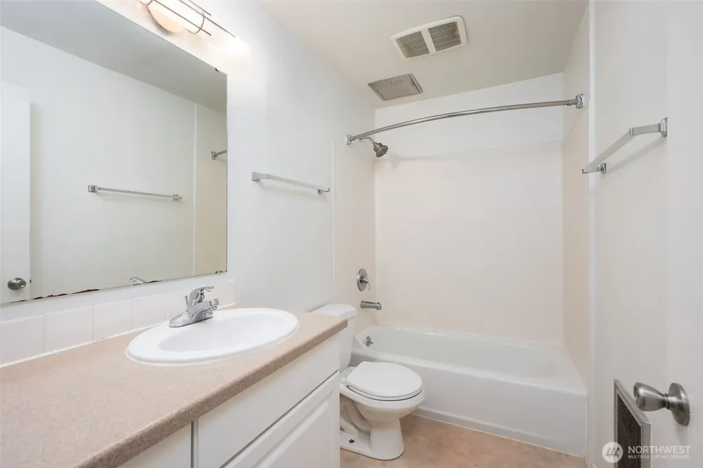 34 W Cremona Street Seattle WA 98119