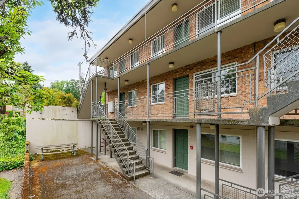 34 W Cremona Street Seattle WA 98119
