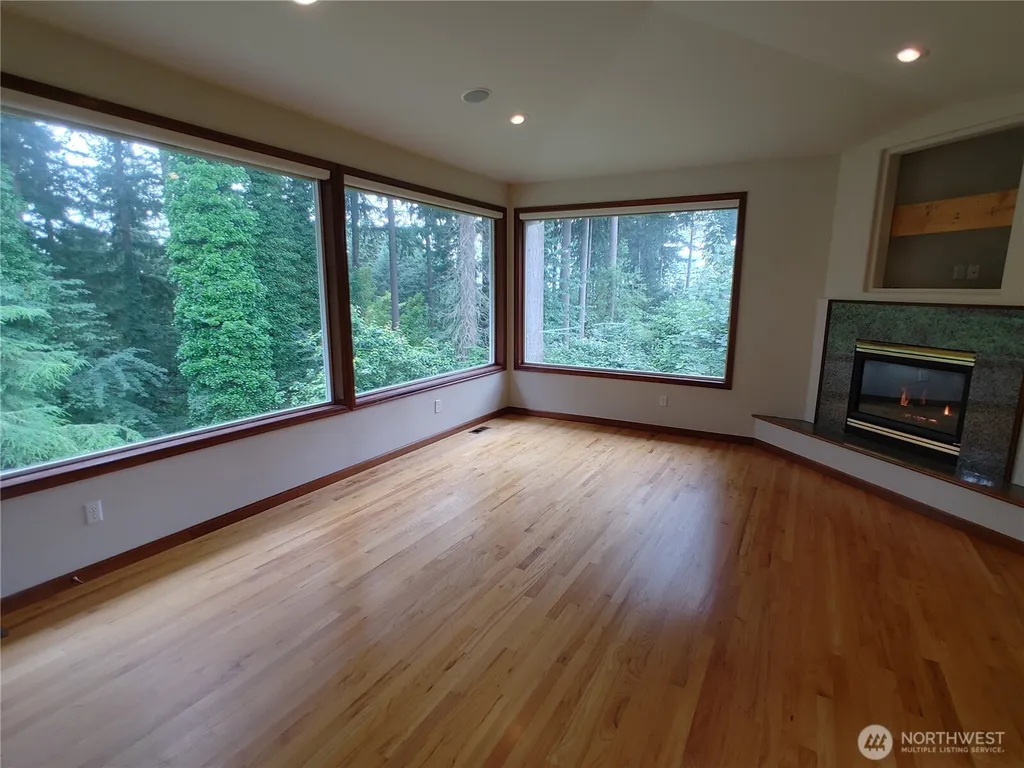 837 NW 205th Street Shoreline WA 98177