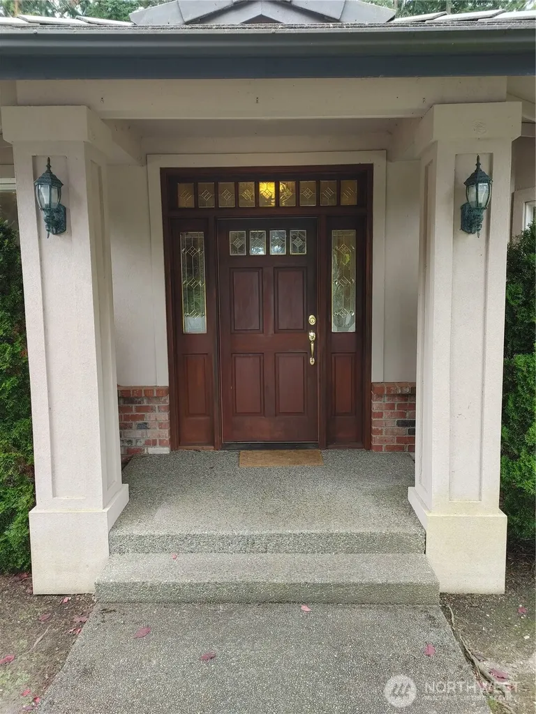 837 NW 205th Street Shoreline WA 98177