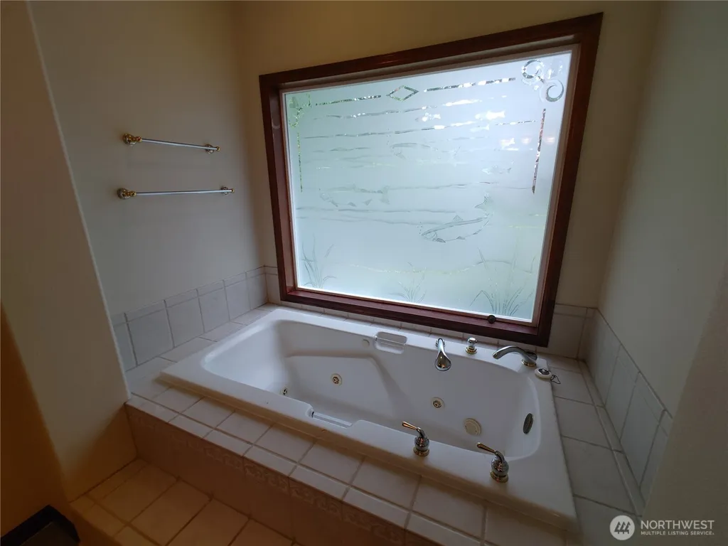 837 NW 205th Street Shoreline WA 98177