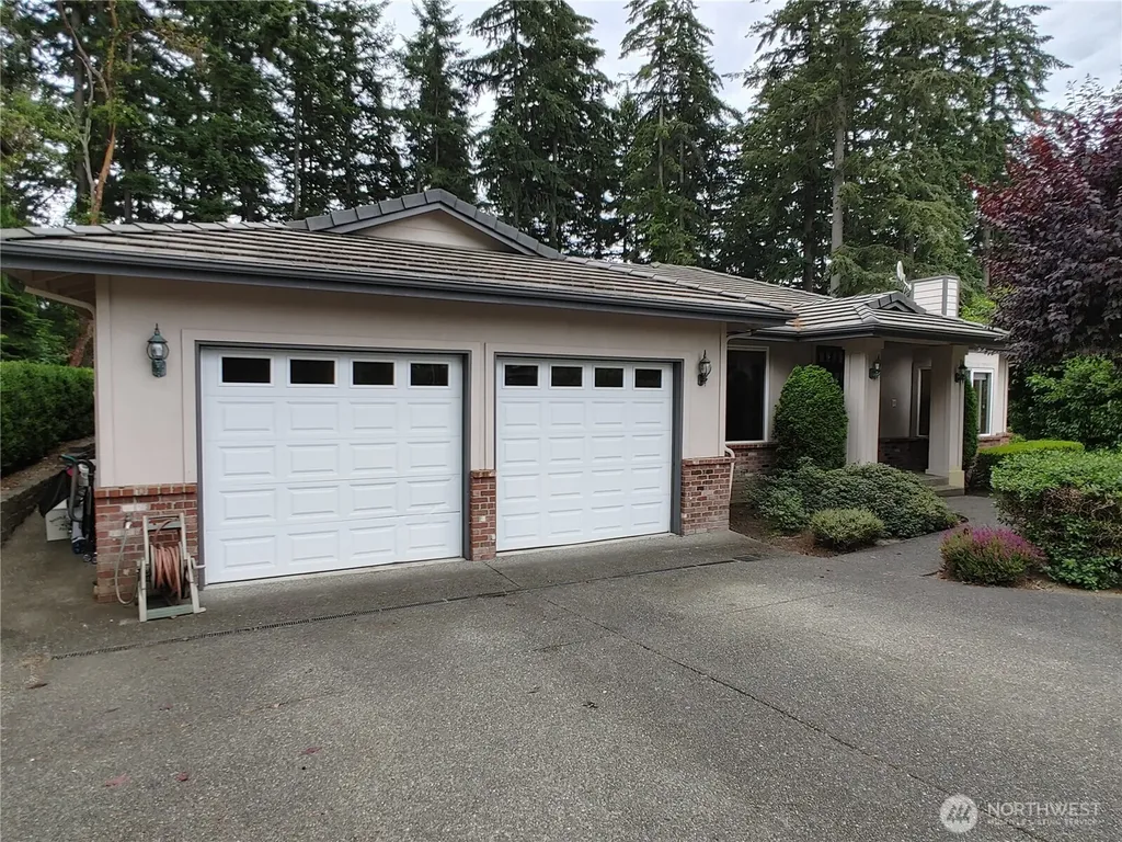 837 NW 205th Street Shoreline WA 98177