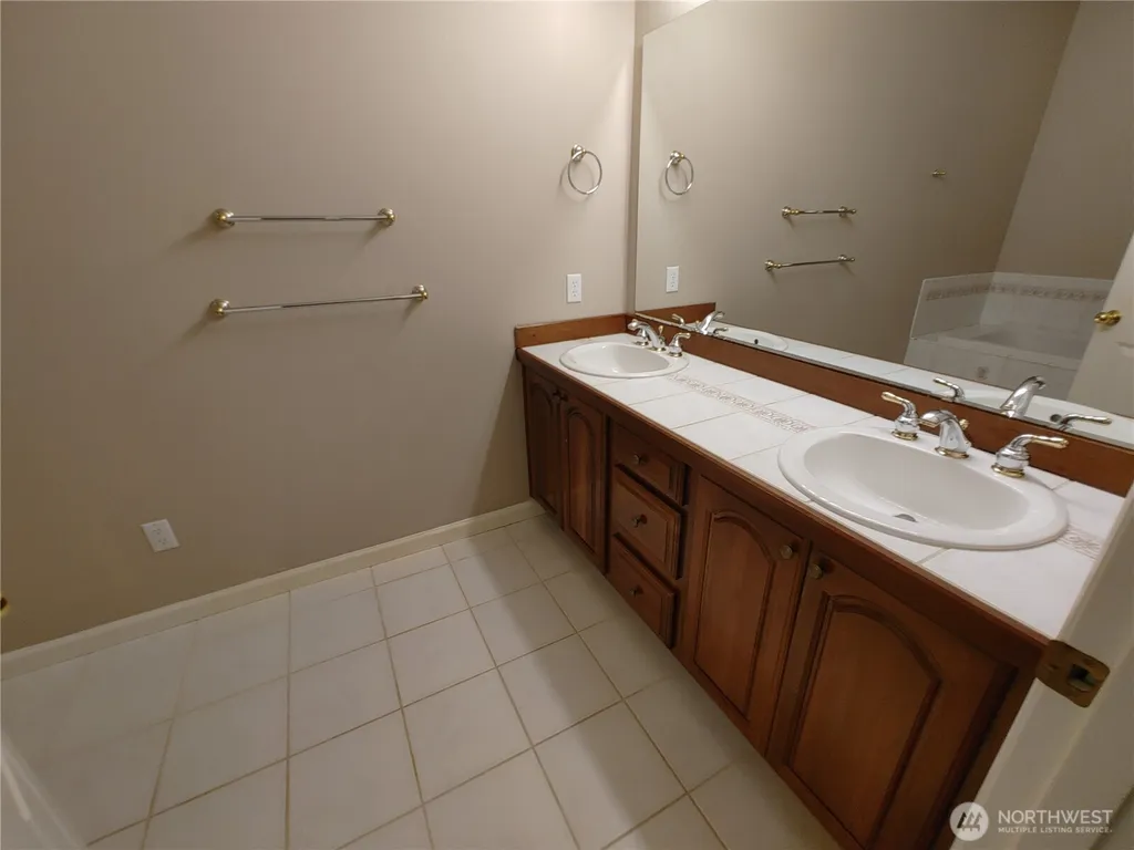 837 NW 205th Street Shoreline WA 98177