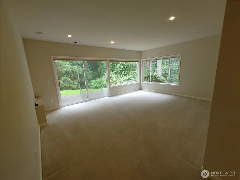 837 NW 205th Street Shoreline WA 98177