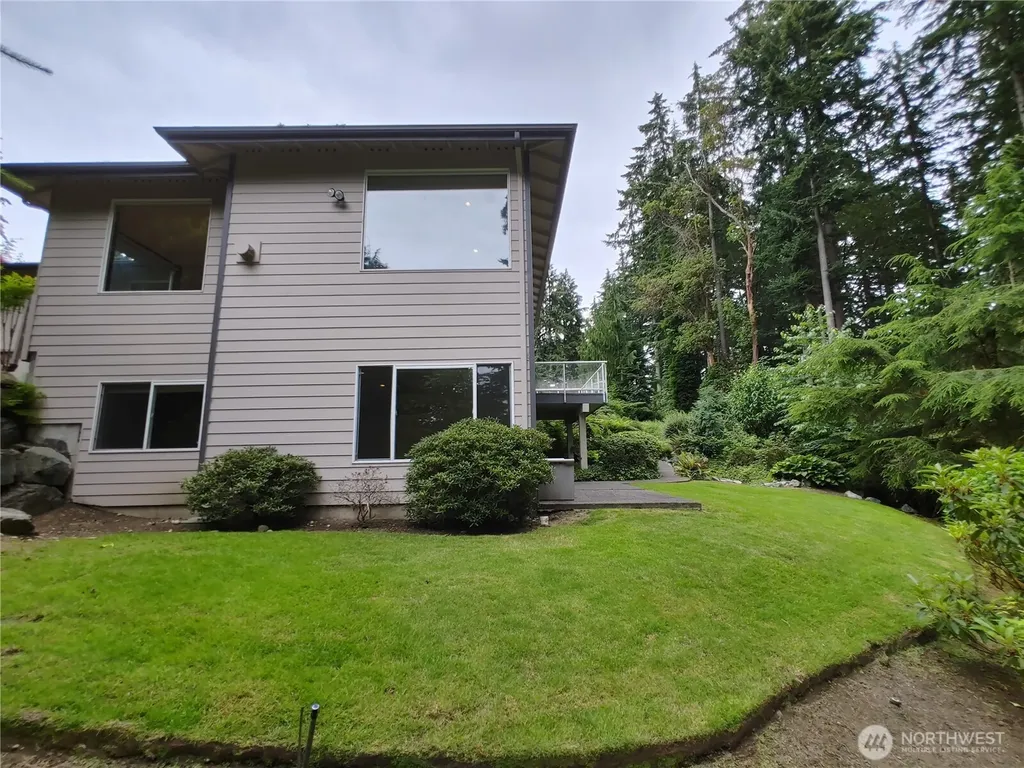 837 NW 205th Street Shoreline WA 98177