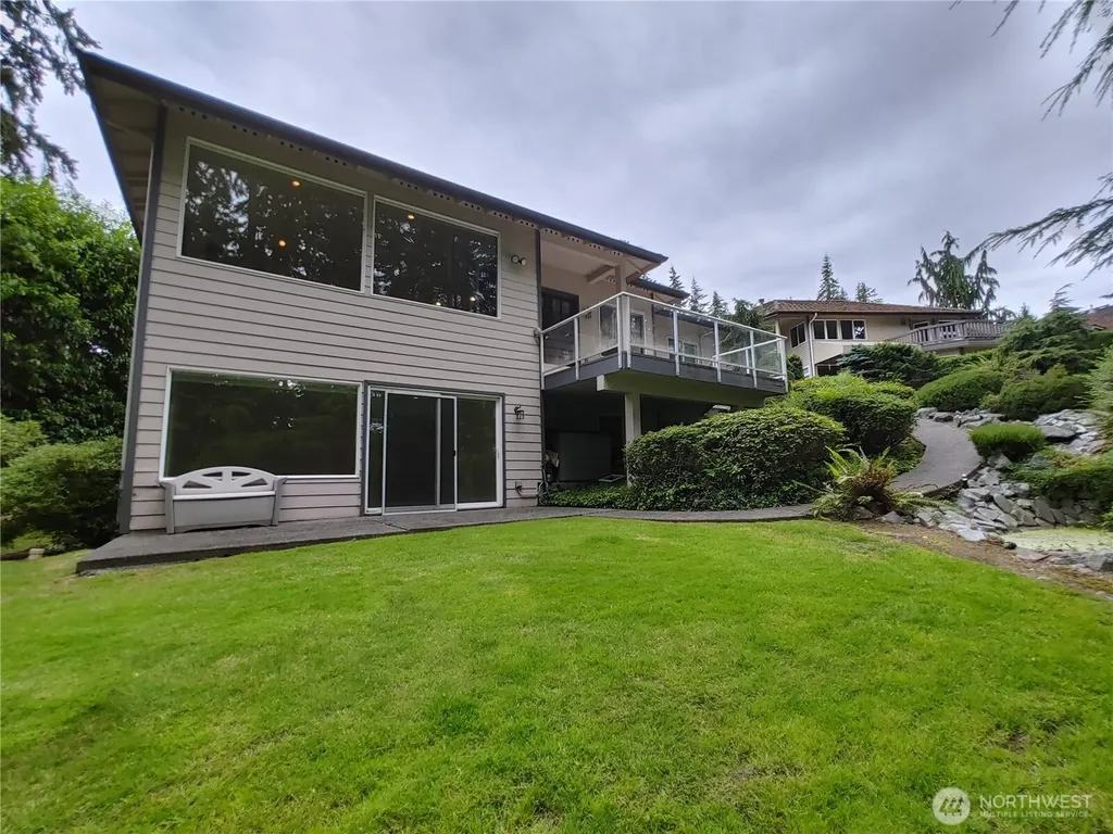 837 NW 205th Street Shoreline WA 98177