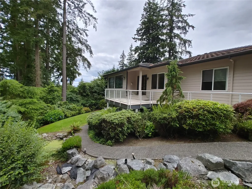 837 NW 205th Street Shoreline WA 98177
