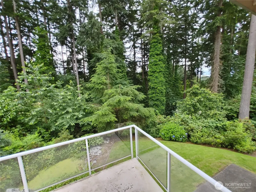 837 NW 205th Street Shoreline WA 98177
