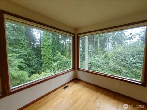 837 NW 205th Street Shoreline WA 98177
