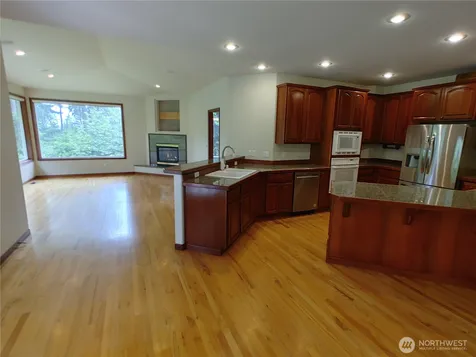 837 NW 205th Street Shoreline WA 98177