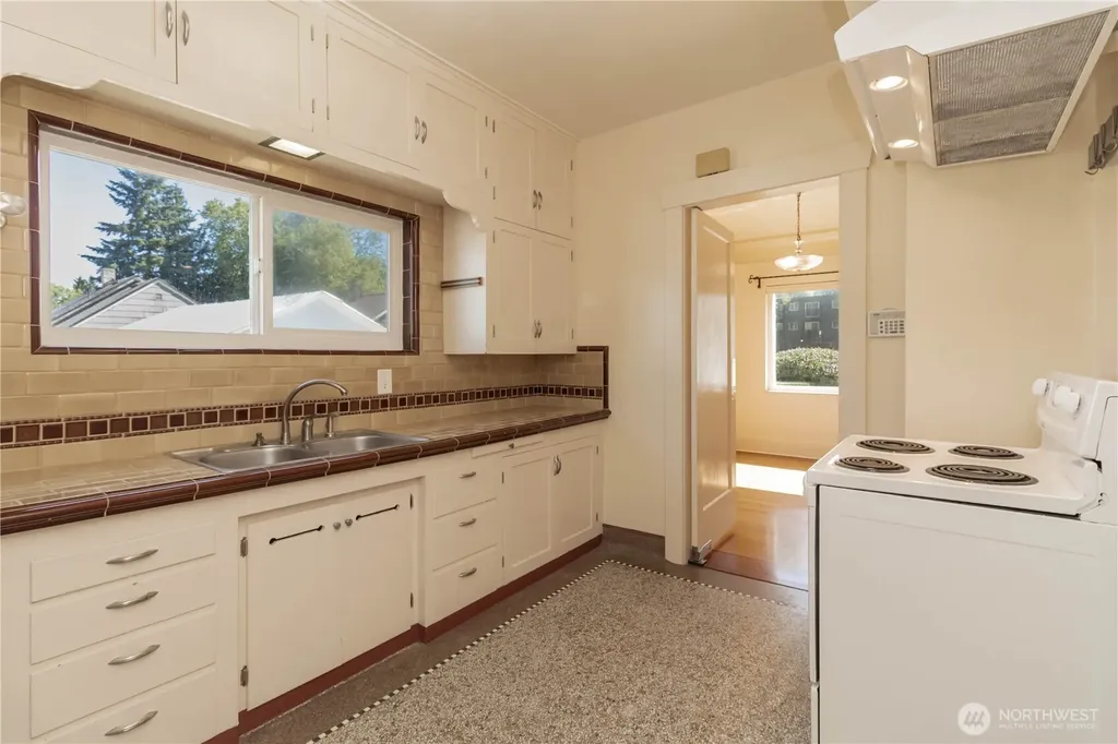 617 Burnett Avenue S Renton WA 98057