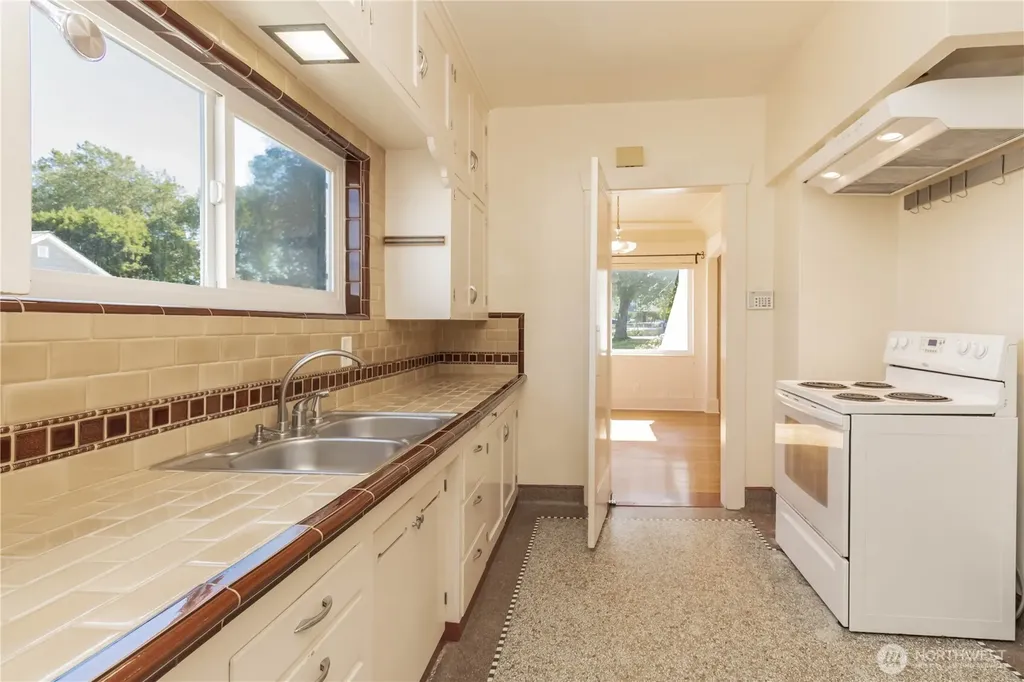 617 Burnett Avenue S Renton WA 98057