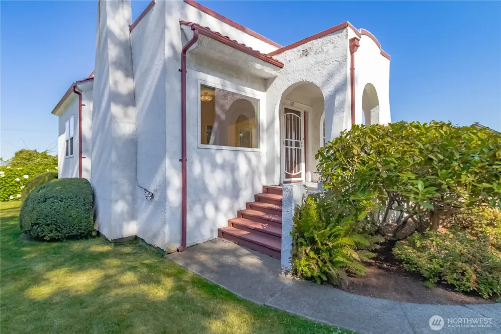 617 Burnett Avenue S Renton WA 98057