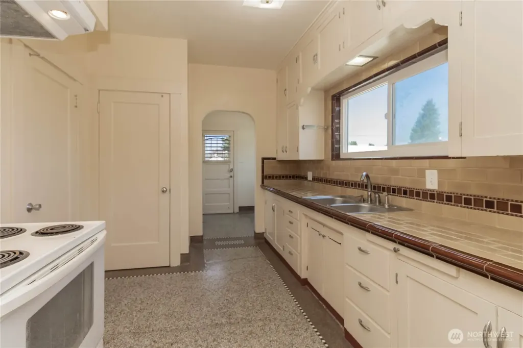 617 Burnett Avenue S Renton WA 98057