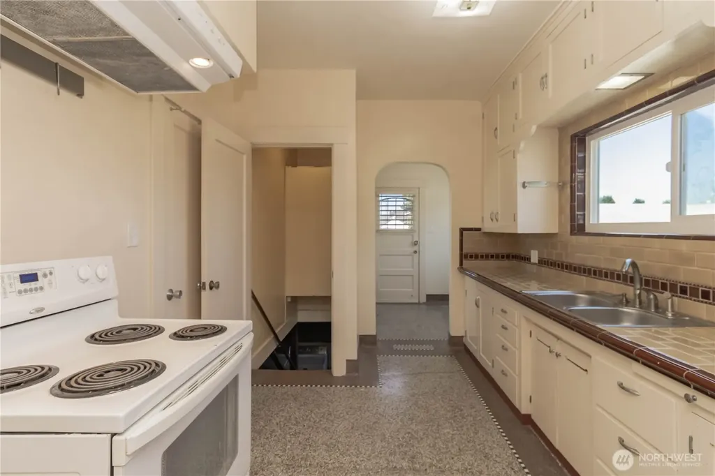 617 Burnett Avenue S Renton WA 98057