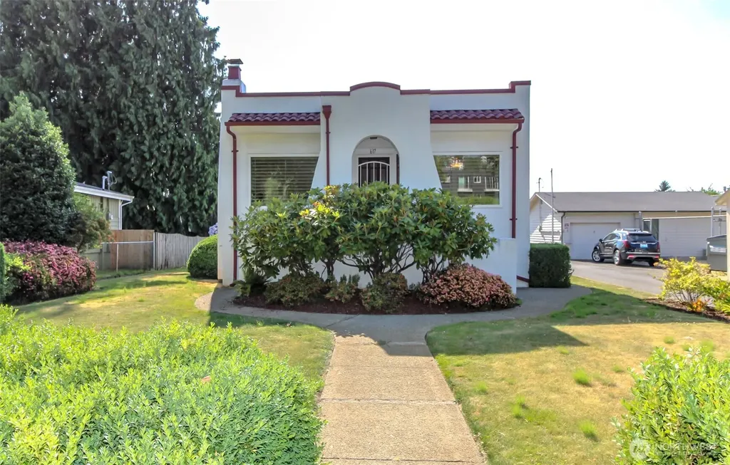 617 Burnett Avenue S Renton WA 98057