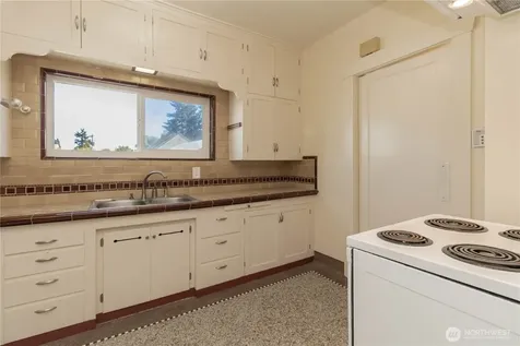617 Burnett Avenue S Renton WA 98057