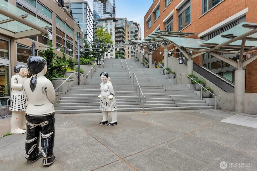 900 Lenora Street Seattle WA 98121