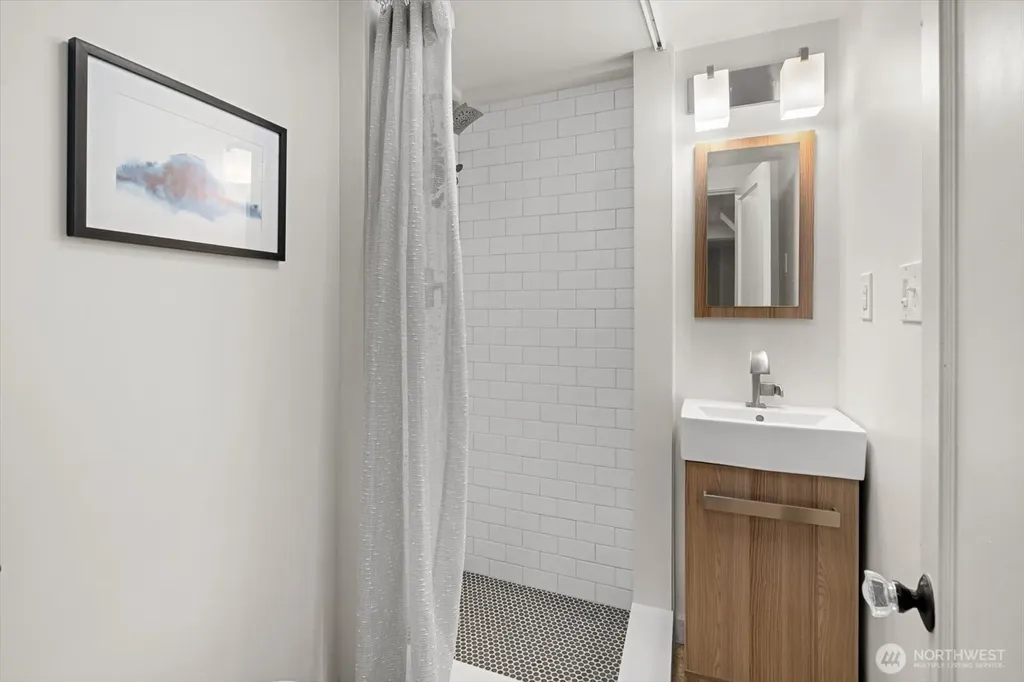 3903 SW Dakota Street Seattle WA 98116