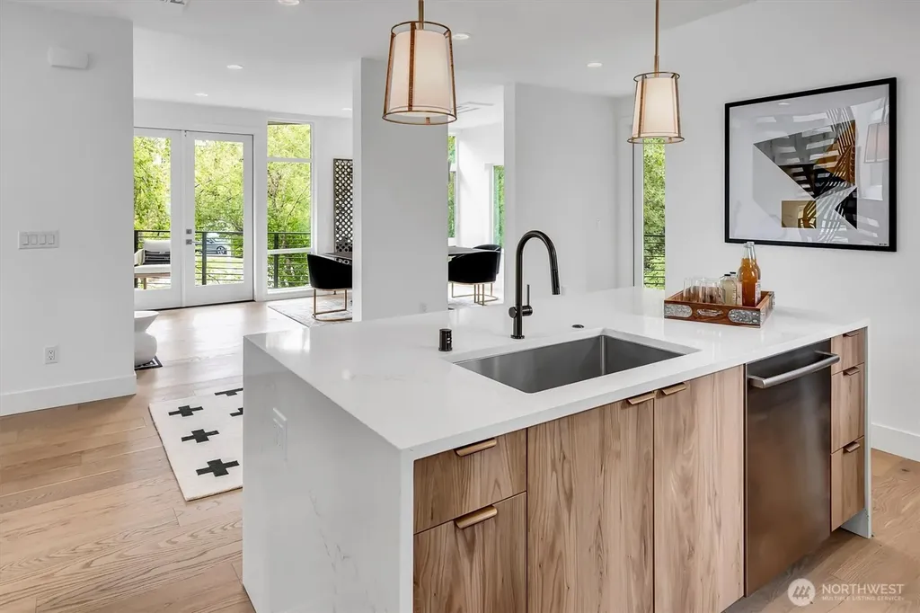 427 102nd Avenue SE Bellevue WA 98004