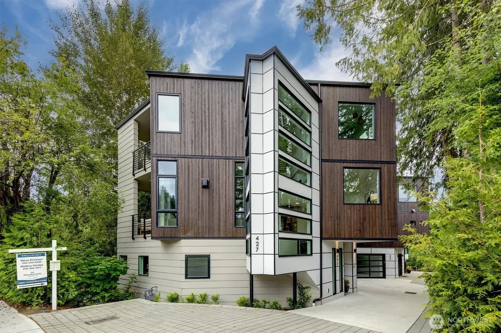 427 102nd Avenue SE Bellevue WA 98004