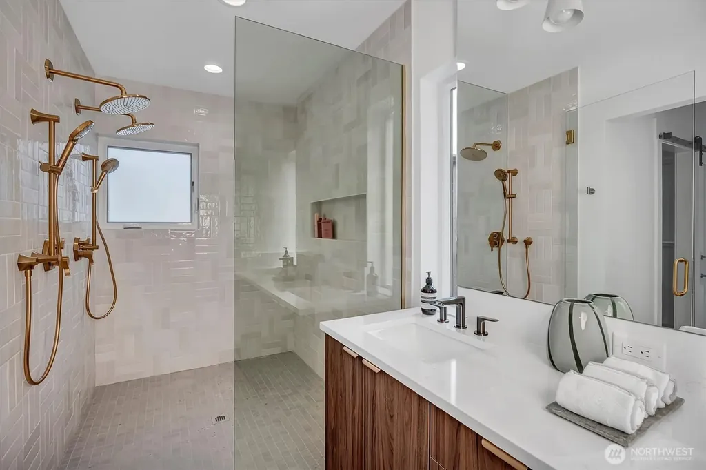 427 102nd Avenue SE Bellevue WA 98004