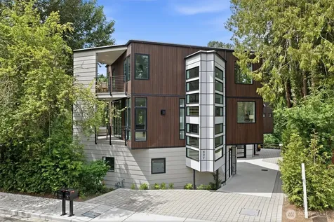 427 102nd Avenue SE Bellevue WA 98004